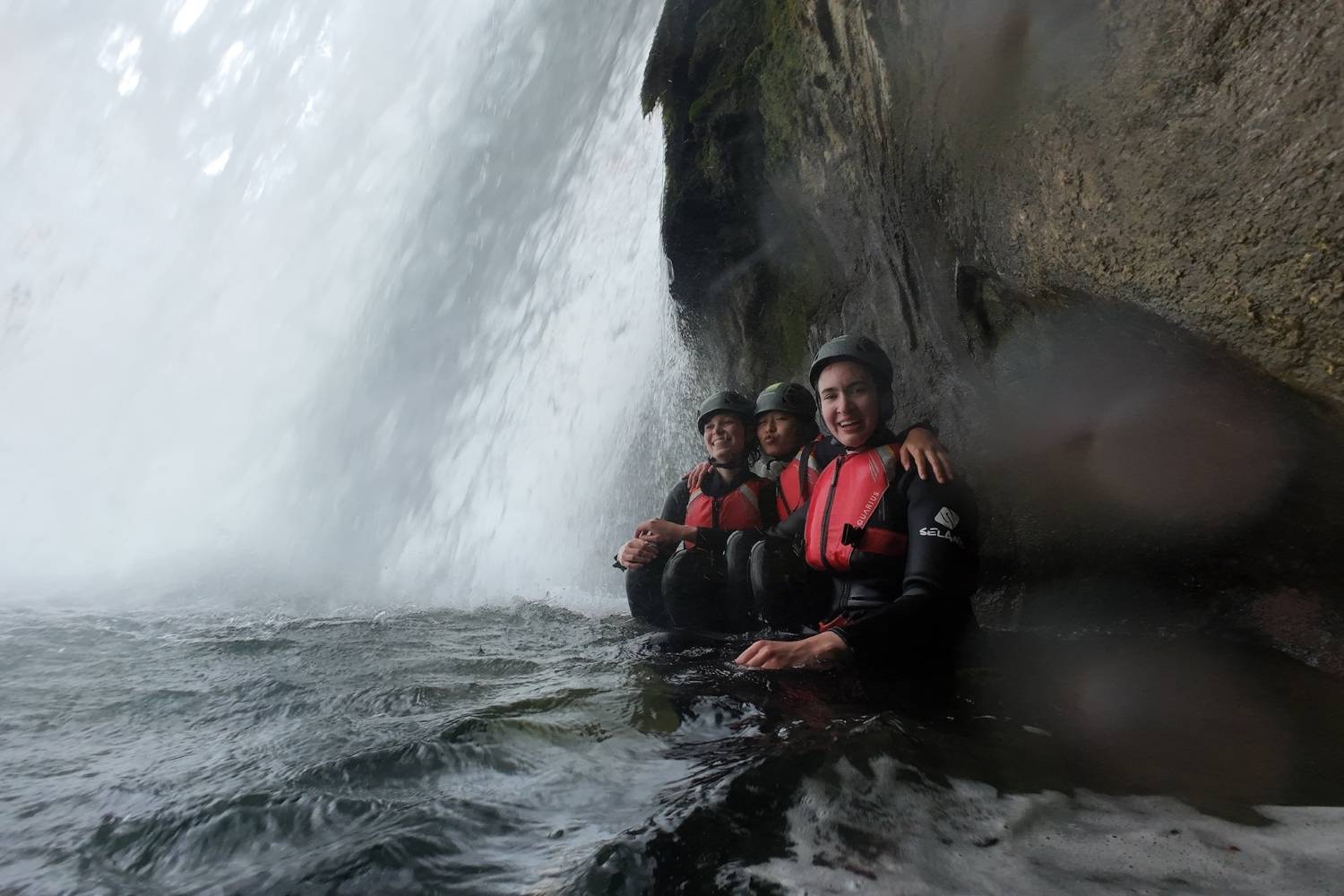 Basic canyoning on the Cetina River with small optional jumps up to 5 meters
